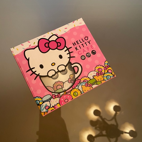 New Hello Kitty Cafe mug - Picture 2 of 12